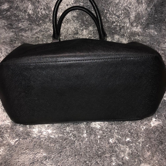 Kelly & Katie black exterior blue interior tote - Picture 3 of 9